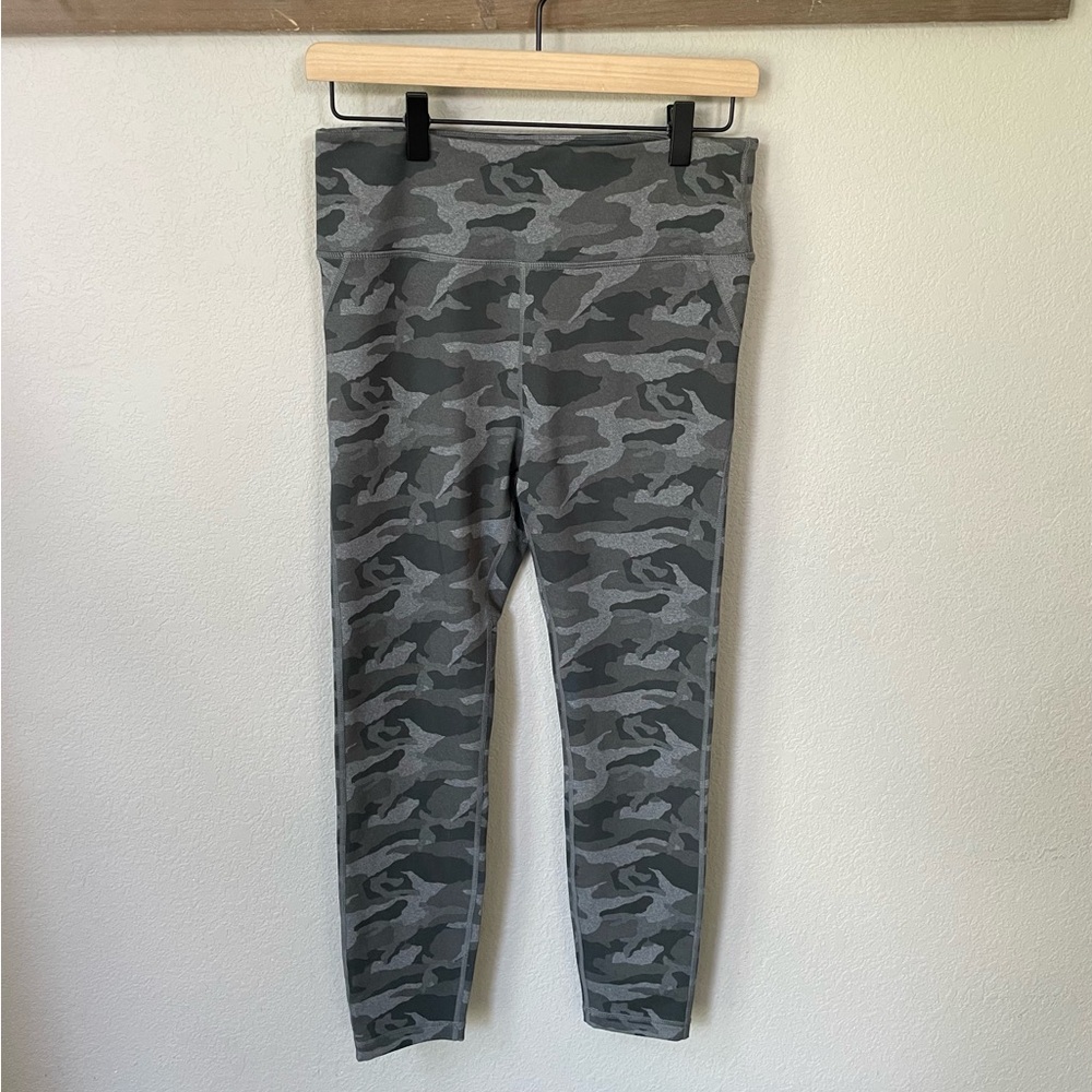 Vuori Gray Camo Legging